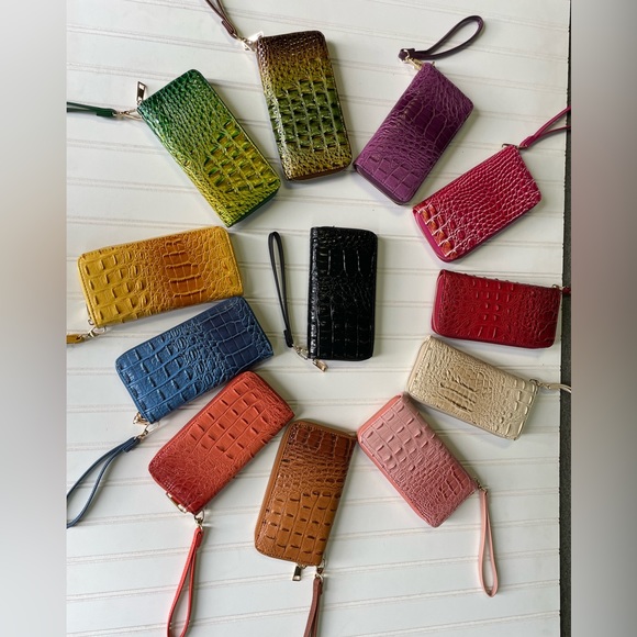 Tritexture Cream Single Zipper Wallet with Strap - Picture 2 of 9